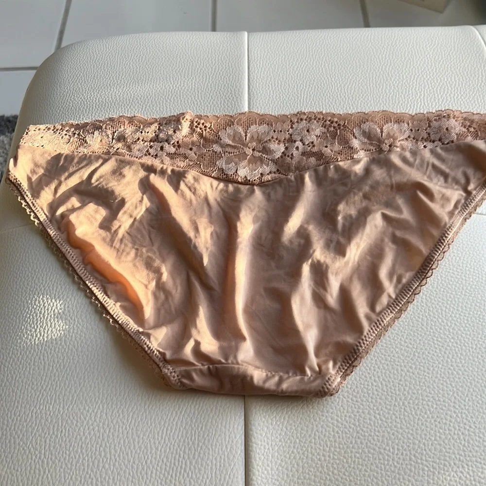Victoria’s Secret ladies panties lace - Picture 2 of 4